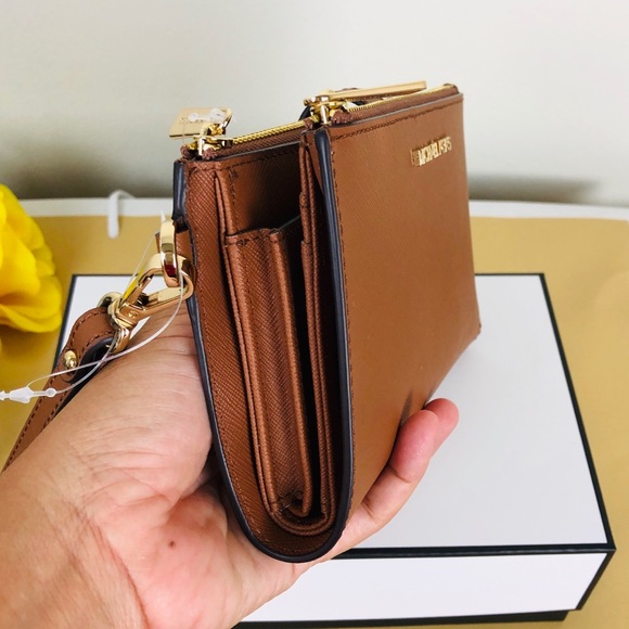 🌹Michael Kors Jet Set Travel Luggage 🌹❤️ - Picture 4 of 7